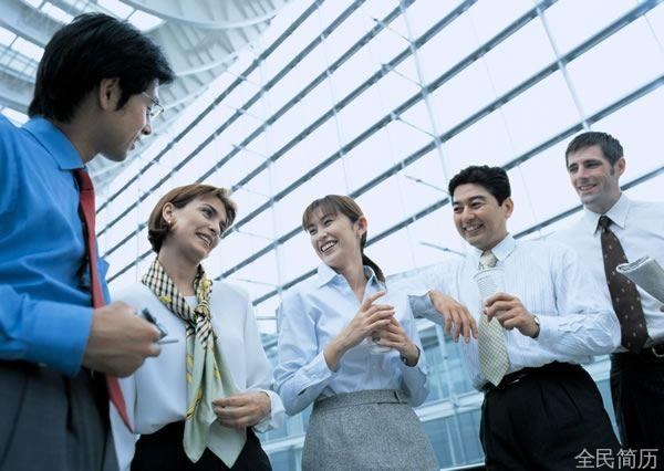 面试到底要不要穿正装？答案竟然是这样！(图1)