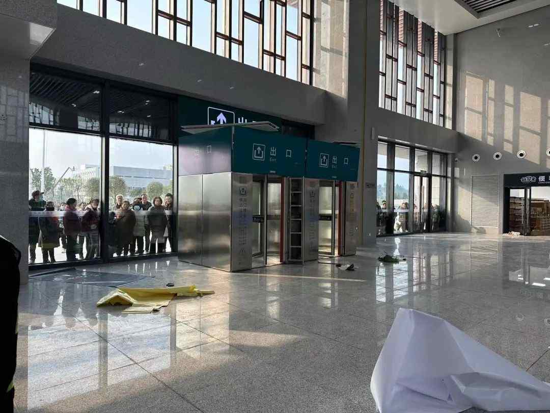 “这个工作太稳定了，大家都狠不下心来辞职”