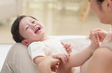 行业唯一入选全国百佳家庭友好型工作场所案例的企业，凭混合办公与生育补贴脱颖而出，并促进女性晋升与员工健康(图2)